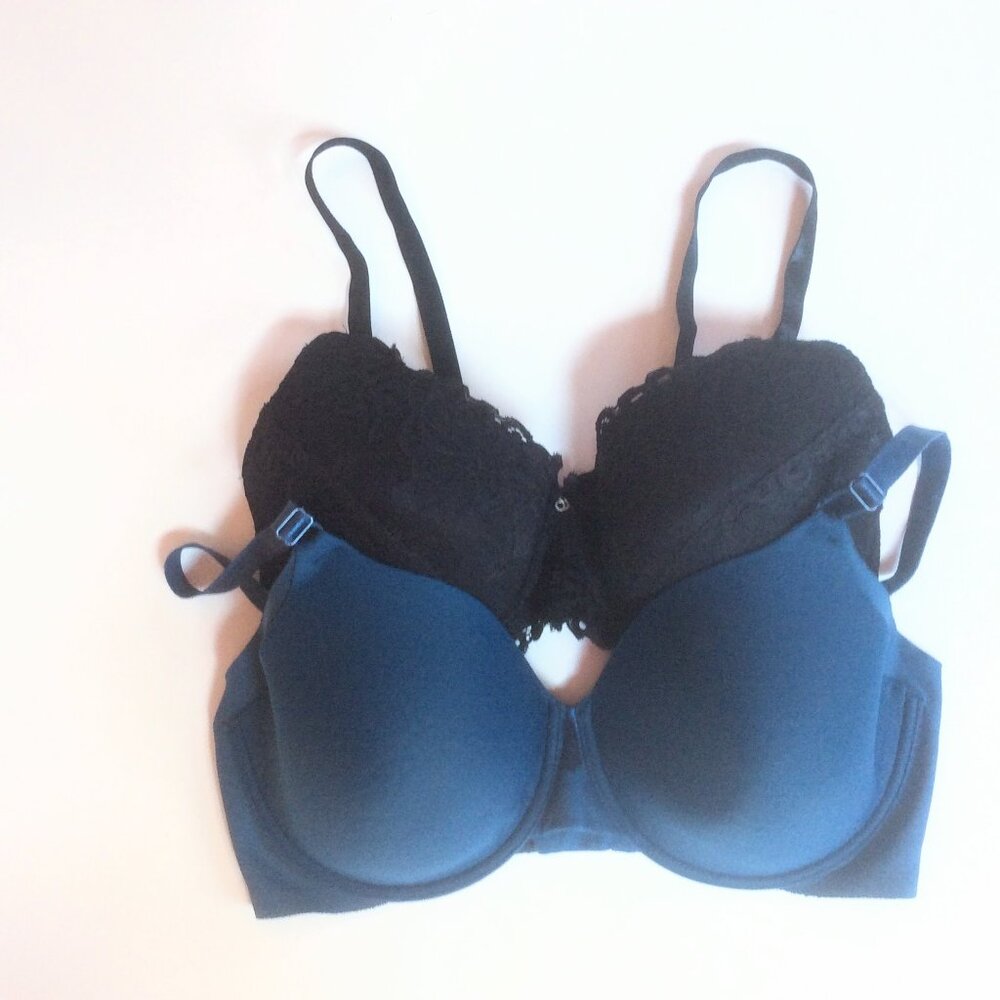 Bundle of 2 Bras -Olga GB0561A Teal No Side Effects & XOXO Black Lace Size 38DD